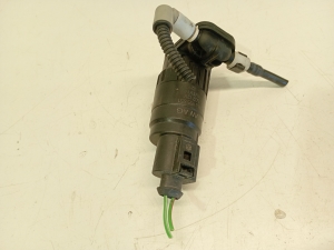 Skoda Superb (2008–2015) Front windshield washer pump 1K6955651 - 2