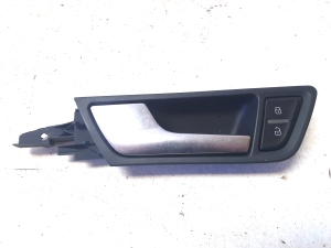Poignée intérieure d’ouverture de porte avant - 8R0837019