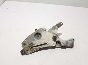 VOLVO S90 (2016–2026) Front fender bracket 31447897 - 2