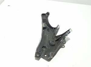 Front fender bracket - 31447897