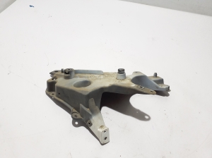 VOLVO S90 (2016–2026) Front fender bracket 31447898 - 3