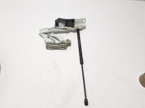 VOLVO S90 (2016–2026) Hood hinge 31651860 - 3