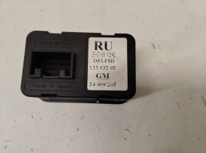 Opel Meriva (2003–2010) Front door glass switch 13363202 - 3