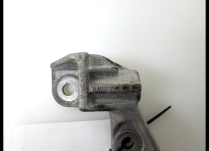 Mercedes Benz A-Class 176 (2012–2018) Mootori kinnitus A6072200307 - 2