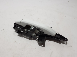 Chevrolet Silverado GMT K2XX (2013–2026) Rear side door exterior handle and its parts - 3