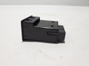 Chevrolet Silverado GMT K2XX (2013–2026) USB port 13529874 - 3