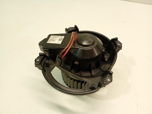 Mercedes Benz CLA-Class W117 (2013–2019) Salongi puhuri mootor A2469064300 - 2