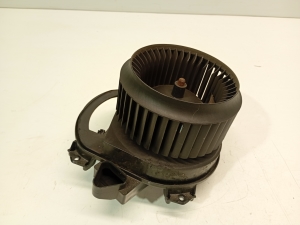 Mercedes Benz CLA-Class W117 (2013–2019) Salongi puhuri mootor A2469064300 - 3