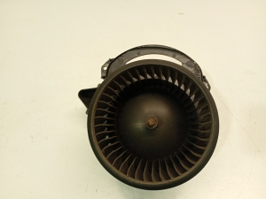 Mercedes Benz CLA-Class W117 (2013–2019) Salongi puhuri mootor A2469064300 - 5