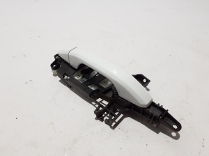 Chevrolet Silverado GMT K2XX (2013–2026) Rear side door exterior handle and its parts - 2