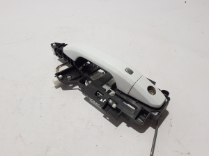 Chevrolet Silverado GMT K2XX (2013–2026) Front door external opening handle and its details - 2
