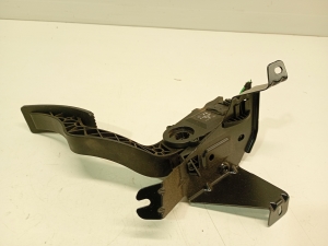 Mercedes Benz CLA-Class W117 (2013–2019) Gaasipedaal A2463001904 - 3
