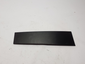 Aizmugurējo sānu durvju stikla ārējā līste - 84945508