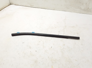 Rear side door outer window molding - 84842456