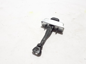 Chevrolet Silverado GMT K2XX (2013–2026) Front door check 85626939 - 2