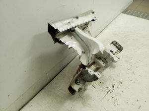 Front outrigger - 