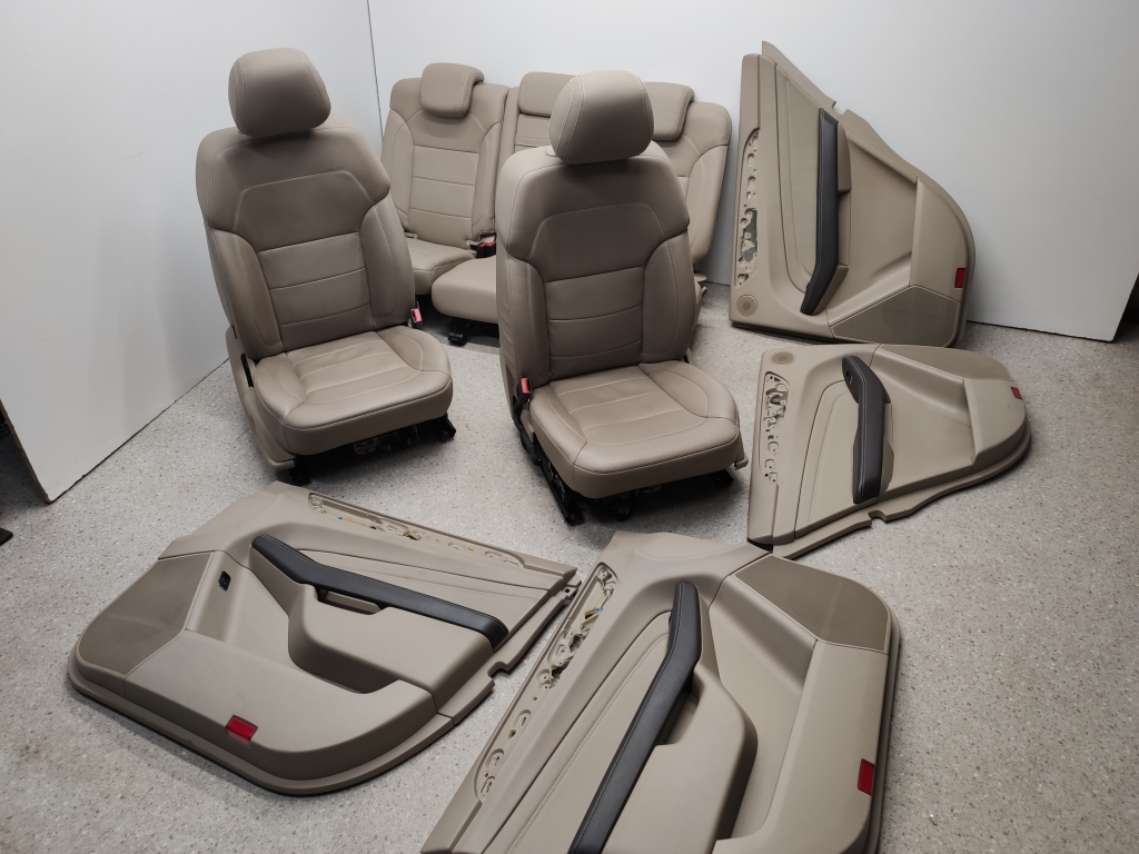 Mercedes Benz ML-Class 166 (2011–2015) Salons un tā detaļas Mercedes Benz ML-Class 166 (2011–2015) Salons un tā detaļas