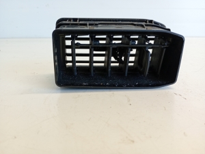 Volkswagen Caddy IV (2015–2020) Dashboard air vent grilles 2K5819702 - 3