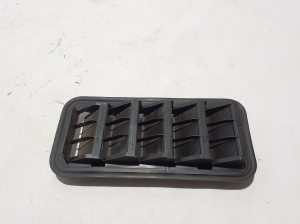 Rear fender vent grille - 18106265