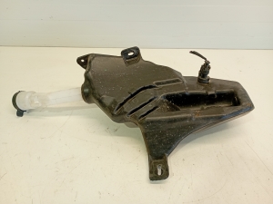Opel Astra J (2009–2017) Front washer fluid reservoir 13260579 - 3