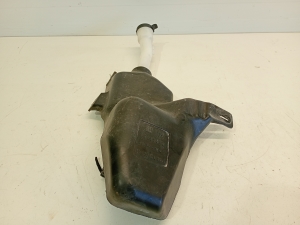 Opel Astra J (2009–2017) Front washer fluid reservoir 13260579 - 4