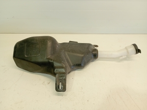 Opel Astra J (2009–2017) Front washer fluid reservoir 13260579 - 5