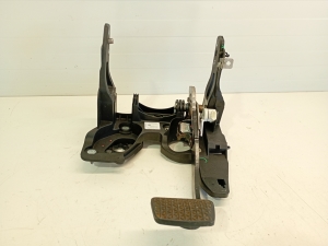 Opel Astra J (2009–2017) Piduripedaal 13400083 - 3