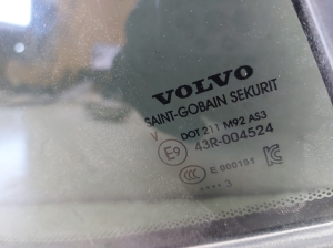 VOLVO C 40 I (2022–2026) Aizmugurējo sānu durvju trīsstūrveida stikls 32132258 - 3