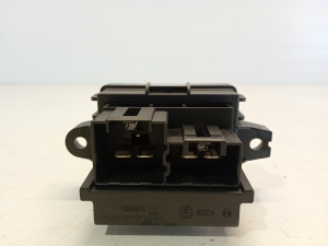 Opel Astra J (2009–2017) Cabin shoulder motor resistance 13503201 - 5