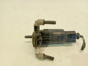 Opel Astra J (2009–2017) Front windshield washer pump 430036418 - 2