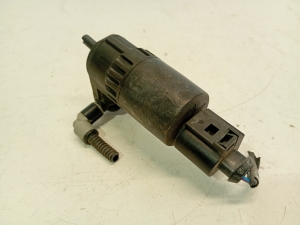 Opel Astra J (2009–2017) Front windshield washer pump 430036418 - 3