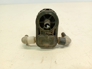 Opel Astra J (2009–2017) Front windshield washer pump 430036418 - 4