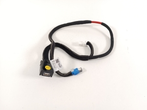 USB port - 96120AT000