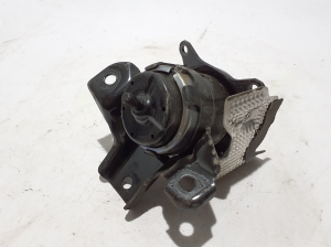 Chevrolet Silverado GMT K2XX (2013–2026) Engine mount 84848132 - 2