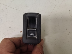 Tagaklaasi avamise lüliti - 5G0959855