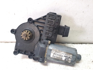 Front door window regulator motor - 90579355