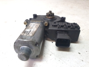 Opel Zafira A (1999–2005) Front door window regulator motor 90579355 - 4