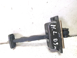 Mercedes Benz ML-Class 163 (1998–2005) Front door check - 4