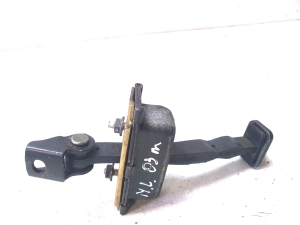 Mercedes Benz ML-Class 163 (1998–2005) Front door check - 3