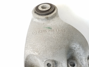 Infiniti Q30 (2015–2018) Engine bracket A2462401109 - 2