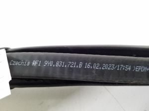 Porsche Cayenne (92A) (2017–2026) Front door rubber seal 9Y0831721B - 2