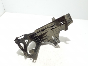 Headlight bracket - 7200793