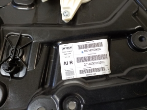 Infiniti Q30 (2015–2018) Priekšējo durvju logu pacēlājs un tā daļas 807205DM0A - 2