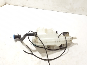 VOLVO XC60 (2017–2026) Front washer fluid reservoir 32229764 - 4