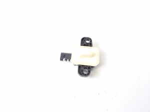 Infiniti Q30 (2015–2018) Airbag sensor A1668210351 - 2