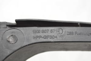 Volkswagen Golf VI (2008–2013) Scheinwerferhalter 1K9807571D - 2