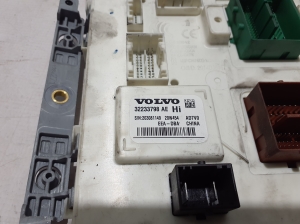 VOLVO XC60 (2017–2026) Komforta bloks 32233798 - 3