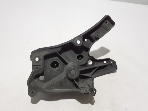 VOLVO XC60 (2017–2026) Front fender bracket 32211307 - 3