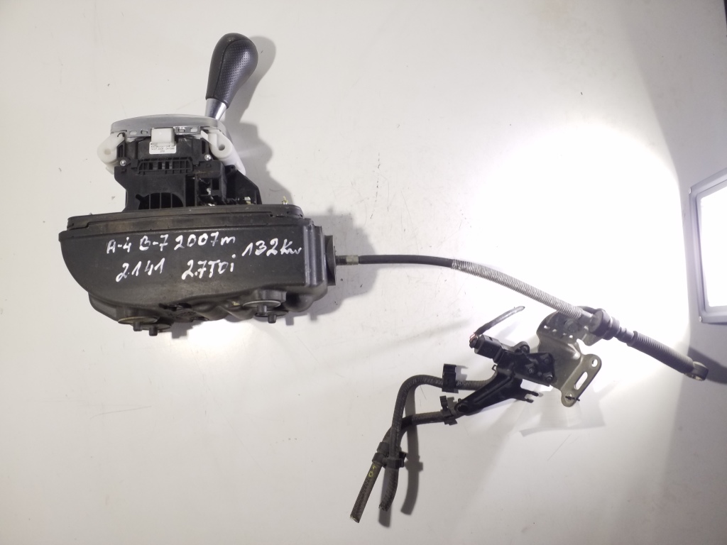 Used AUDI A4 Gear shift mechanism 8E1 713 105 D