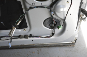 Land Rover Discovery III (2004–2009) Front door and its parts - 2